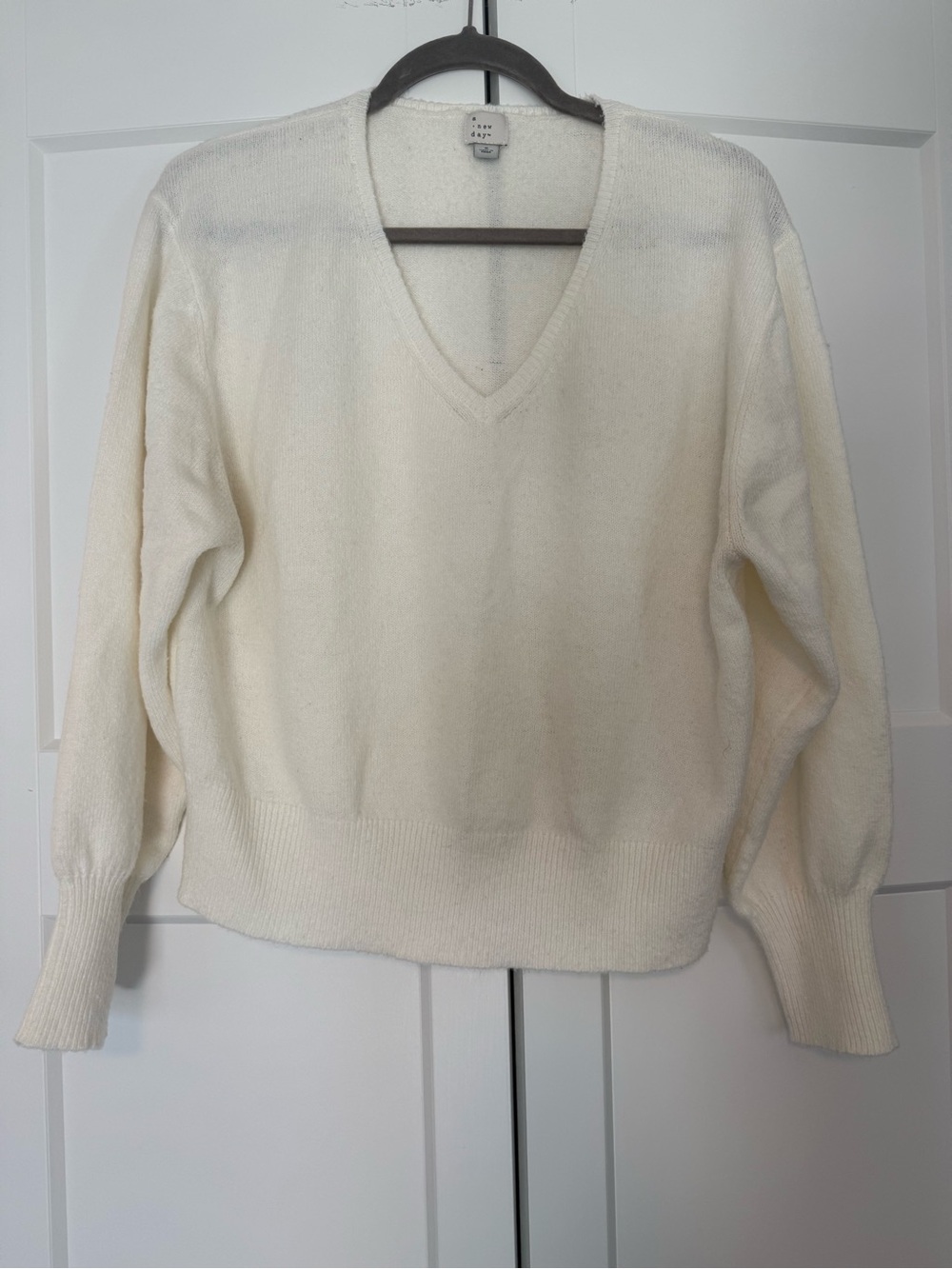 a new day Off-White V-Neck Pullover Sweater